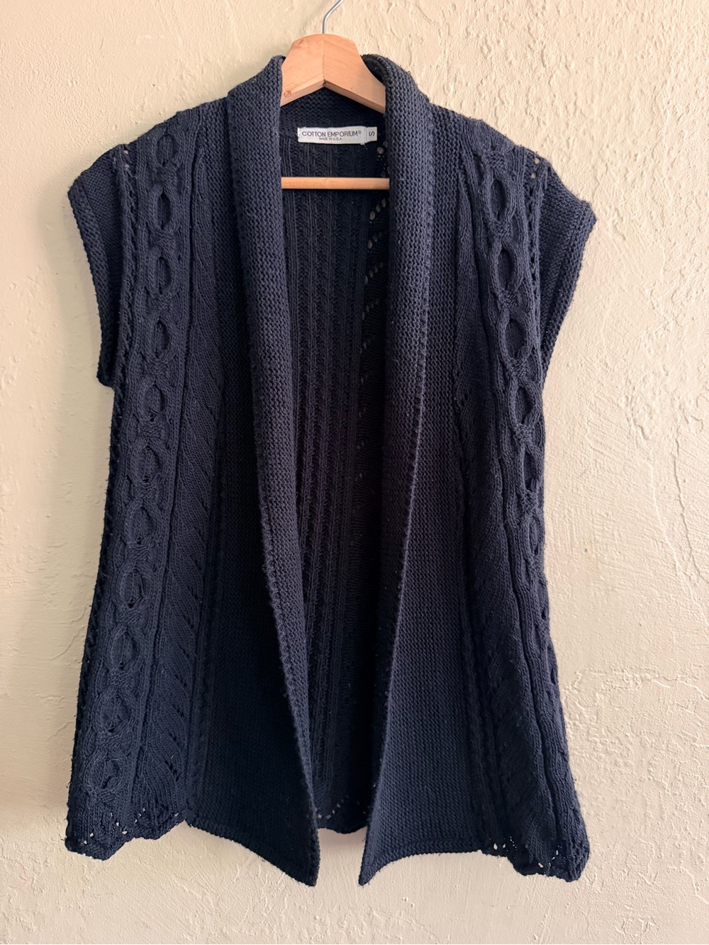 Cotton Emporium Women's Navy Cable-Knit Sleeveless Cardigan
